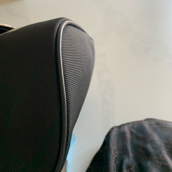 Gucci Unisex Belt Bag-Authentic - Picture 3 of 14